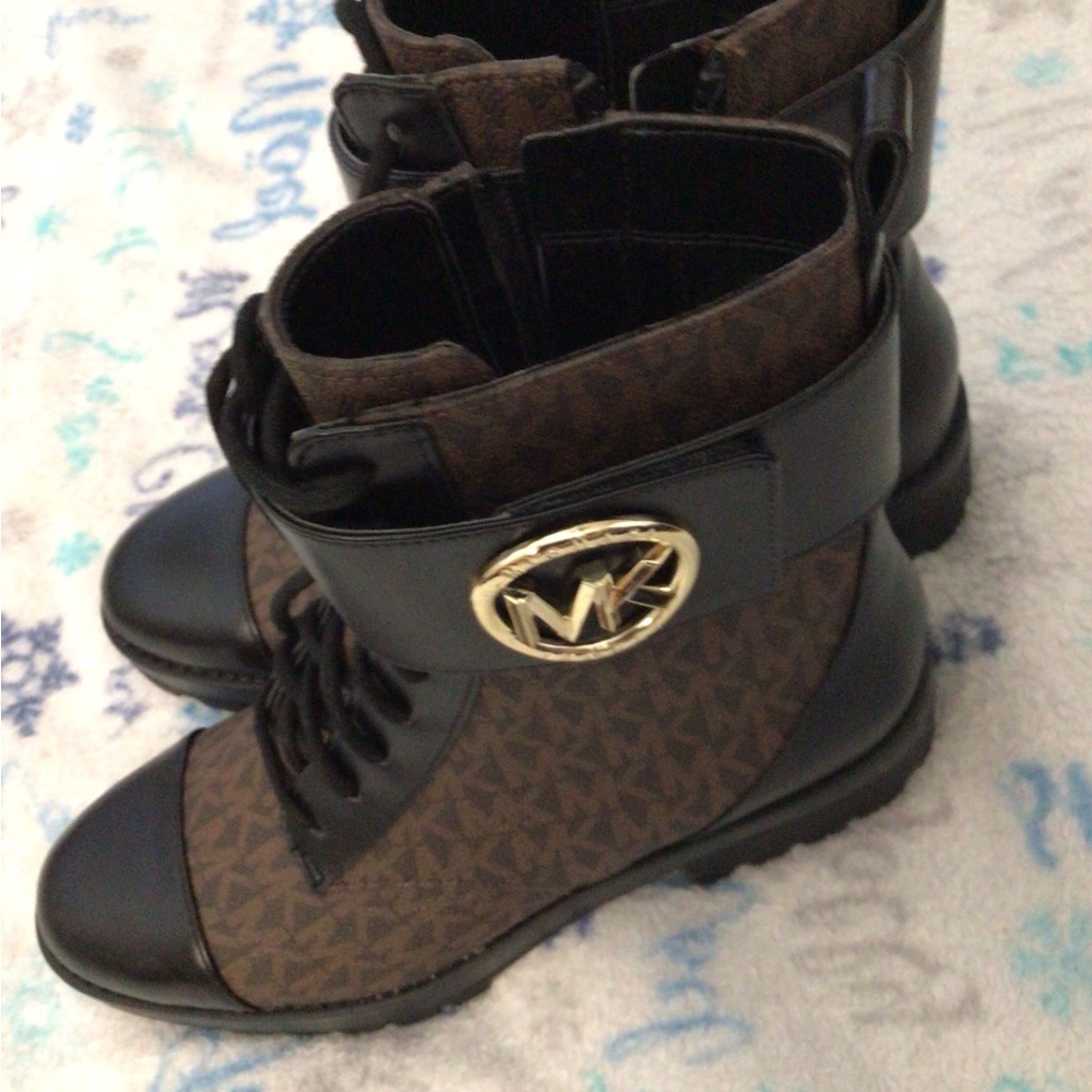 Boots - Picture 2 of 8